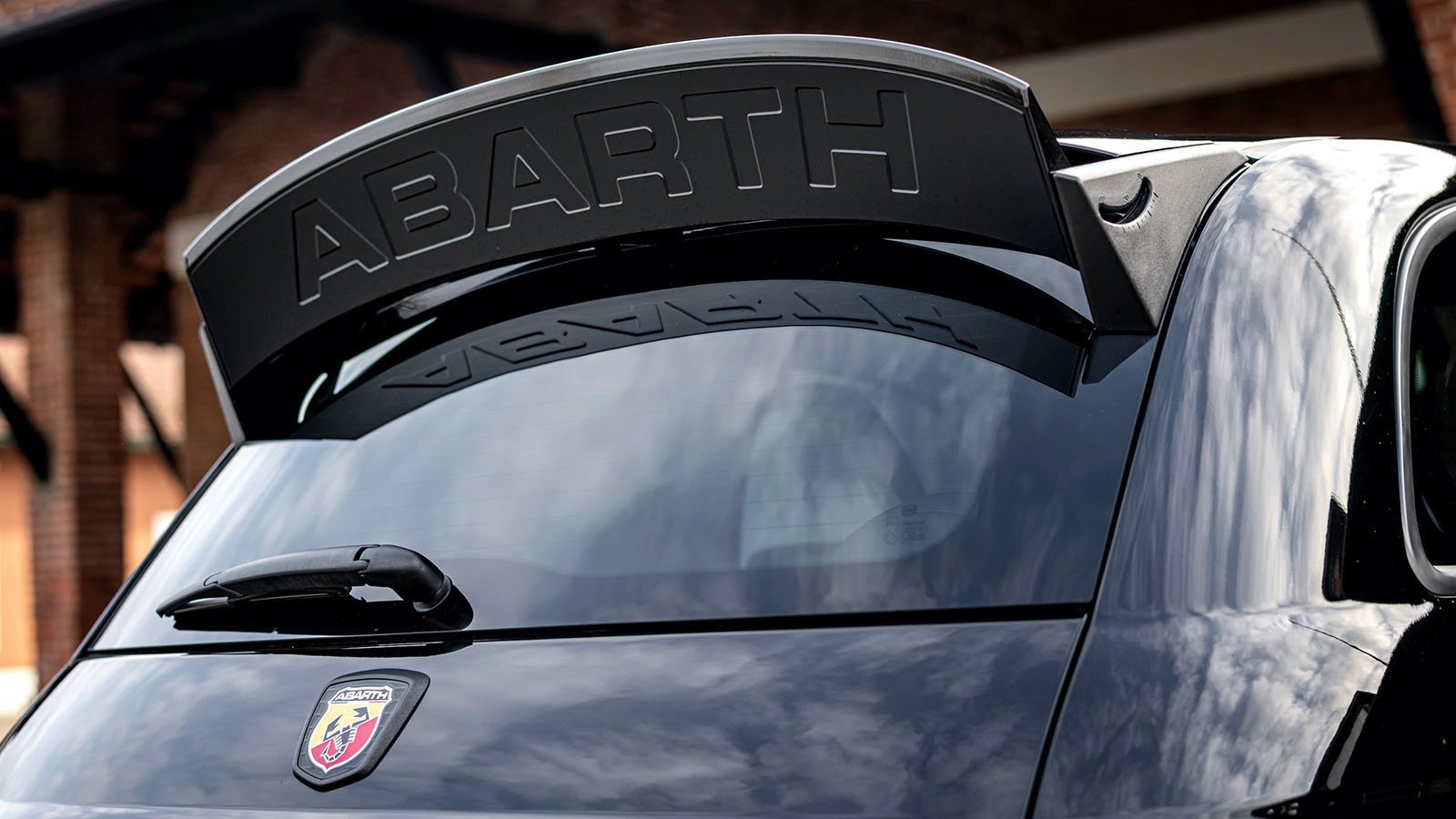 Abarth 695 Esseesse: Πριν το sold out! 